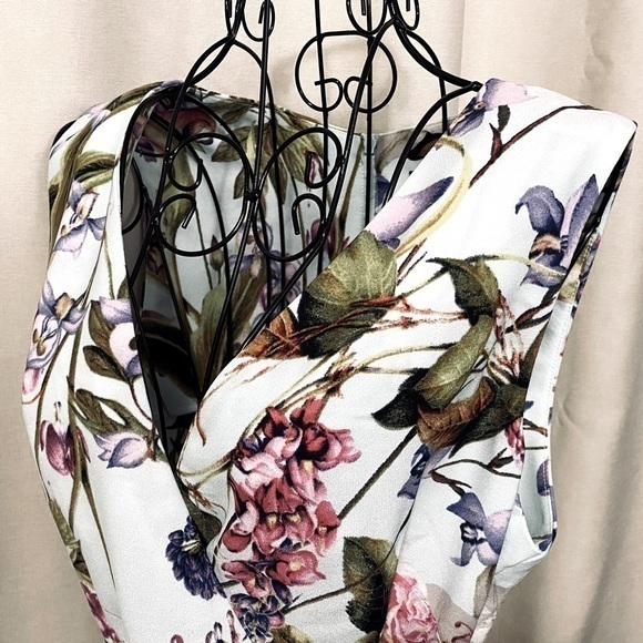 DN Design Floral Handkerchief Hem Dress - Picture 2 of 10